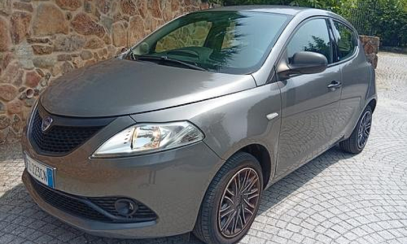 Lancia Ypsilon 1.2 6...