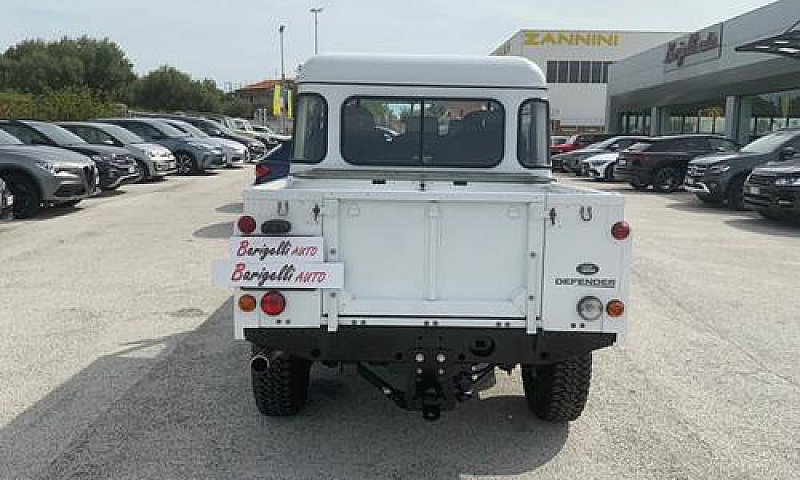 Land Rover Defender ...