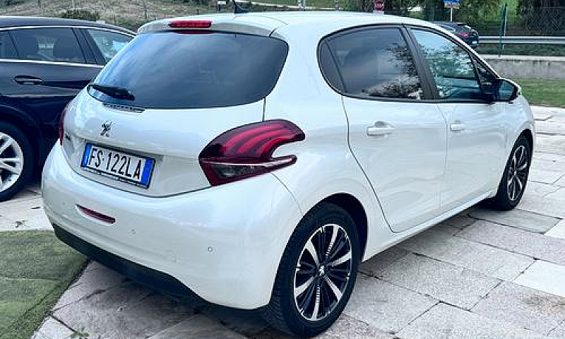 Peugeot 208 Puretech...
