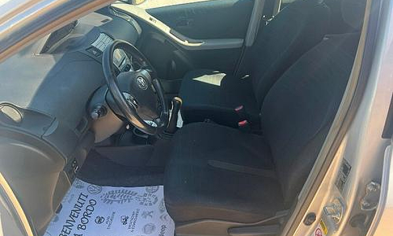 Toyota Yaris 5P Acti...