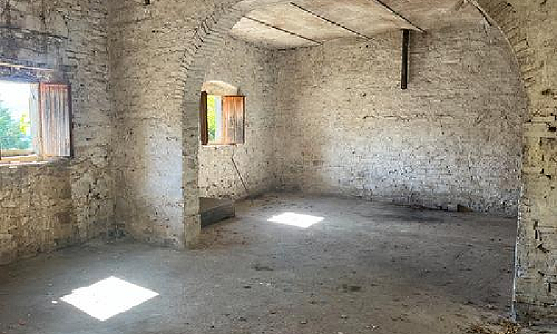 Casa Con Magazzino E...