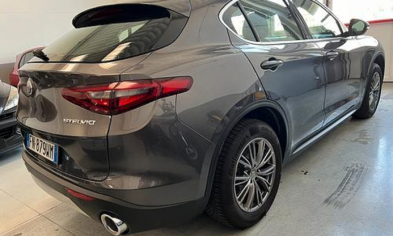 Alfa Romeo Stelvio 2...