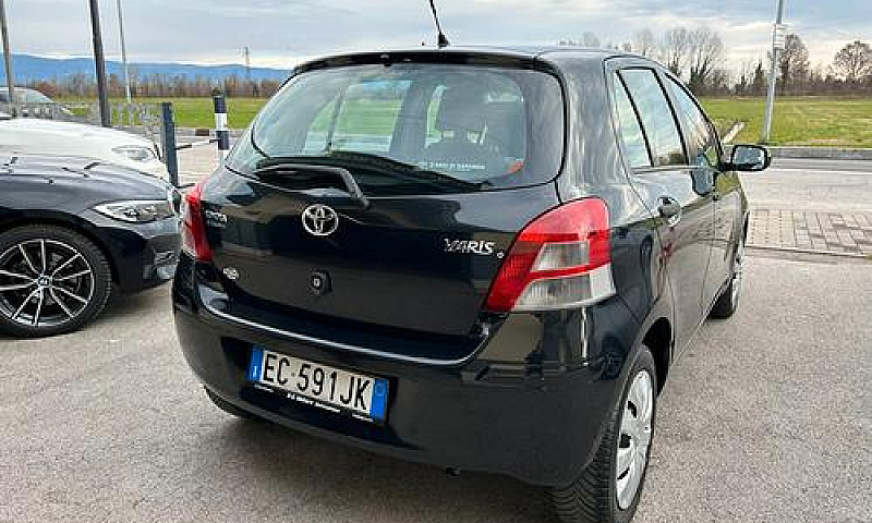 Toyota Yaris 1.0 69C...