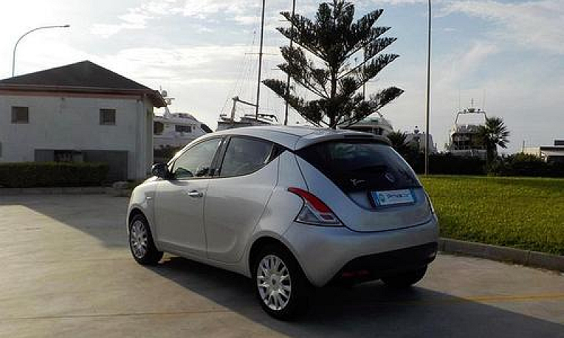 Lancia Ypsilon 1.3 M...