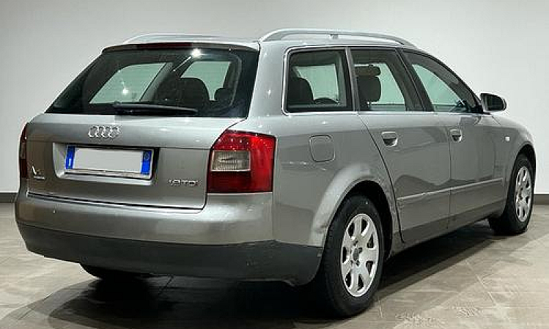 Audi A4 Cat Avant 1....