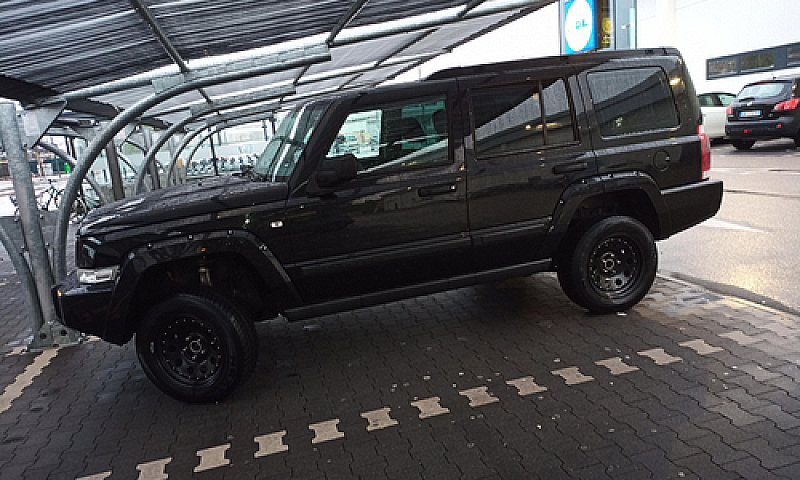 Jeep Commander: Pron...