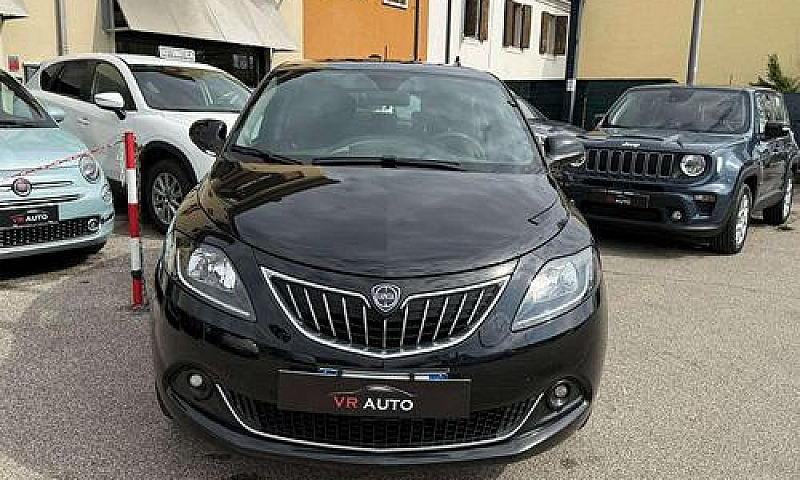 Lancia Ypsilon Hybri...