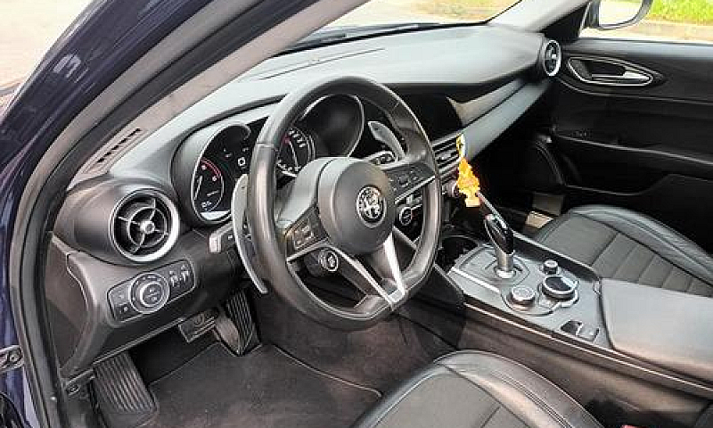 Alfa Romeo Giulia 2....