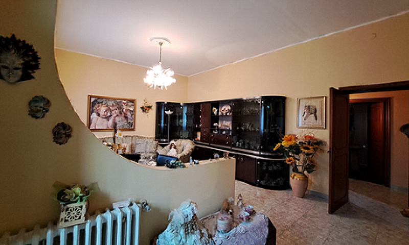 Piano Terra Con Giar...
