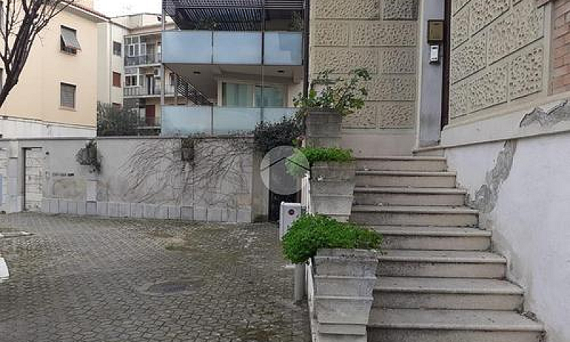 4 Locali A Cosenza...