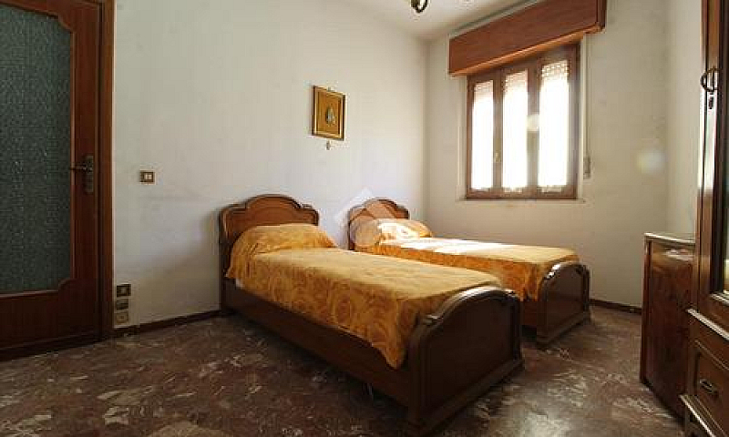 3 Locali A Reggio Di...