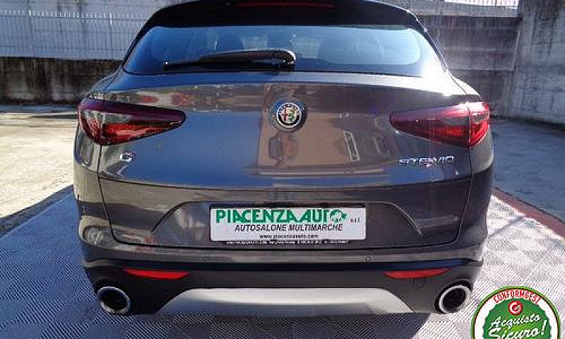 Alfa Romeo Stelvio 2...