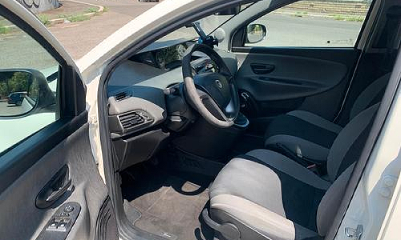 Lancia Ypsilon 0.9 T...
