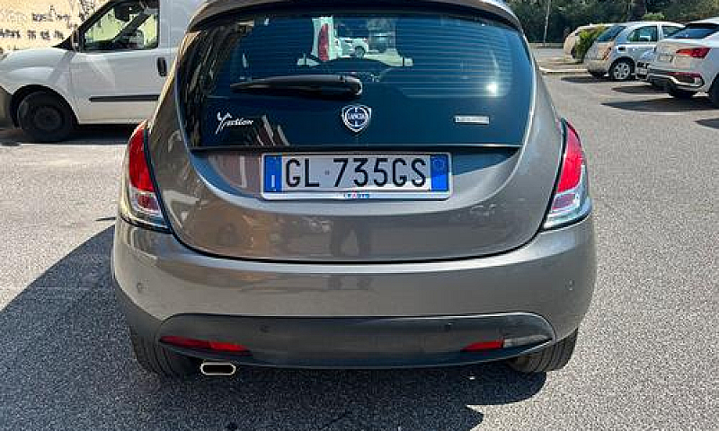 Lancia Ypsilon 1.0 H...