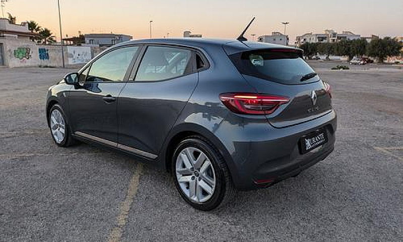 Renault Clio Full Hy...