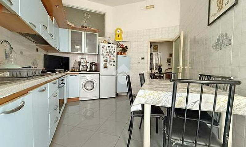 4 Locali A Foggia...