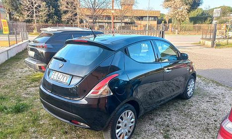 Lancia Ypsilon 1.2 6...