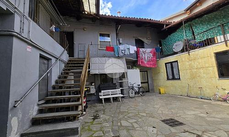 2 Locali A Volpiano...