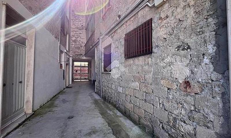 4 Locali A Fondi...