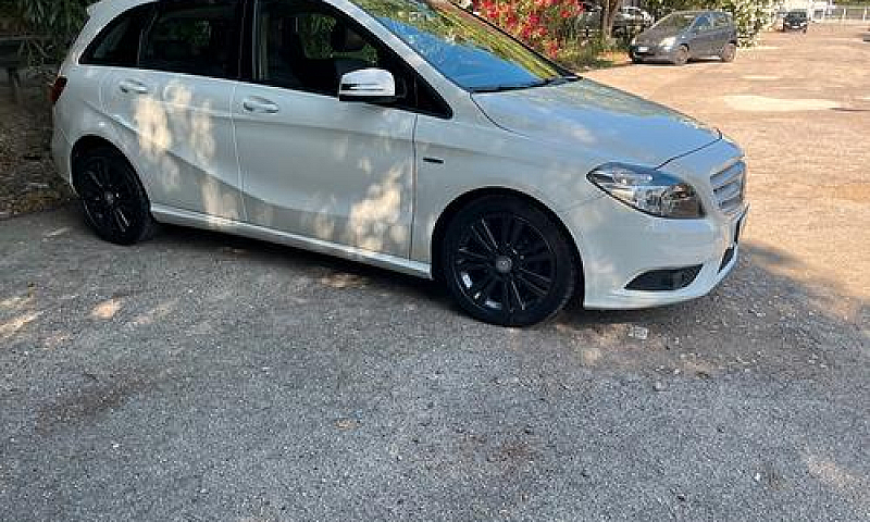 Mercedes-Benz B 180 ...