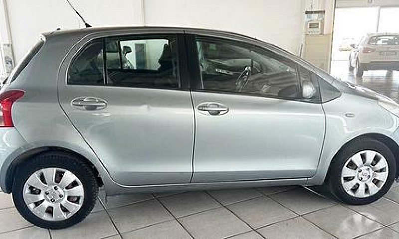 Toyota Yaris 1.3 5 P...
