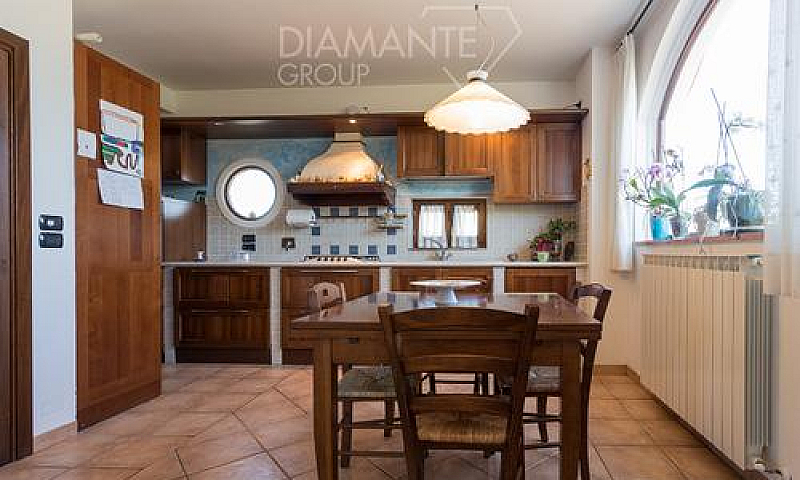 Appartamento Con Gia...