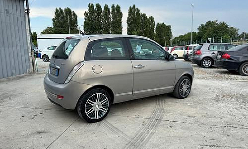 Lancia Ypsilon 1.3 M...
