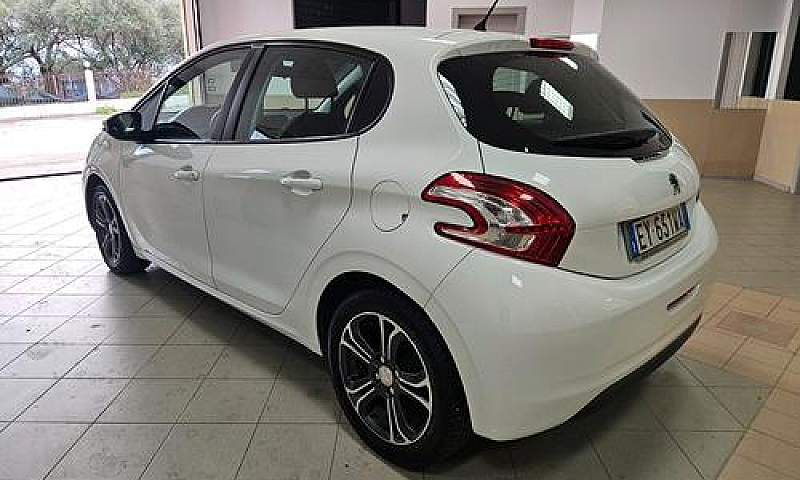 Peugeot 208 1.4 Hdi ...