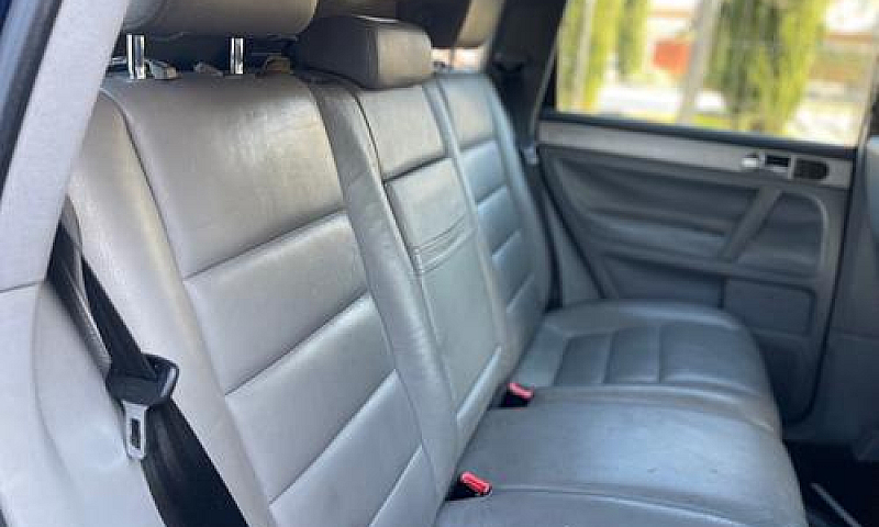 Volkswagen Touareg 2...