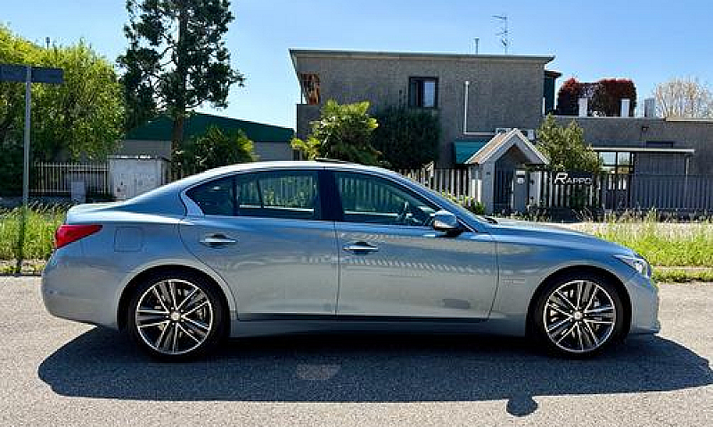 Infiniti Q50 S Hybri...