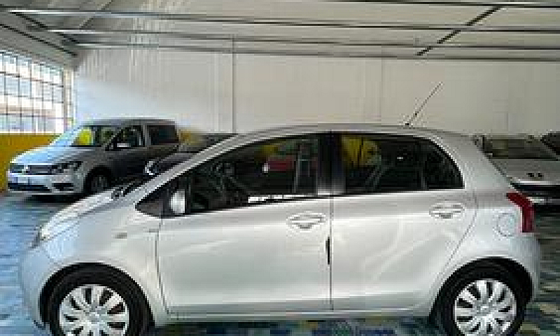 Toyota Yaris 1.3 5 P...