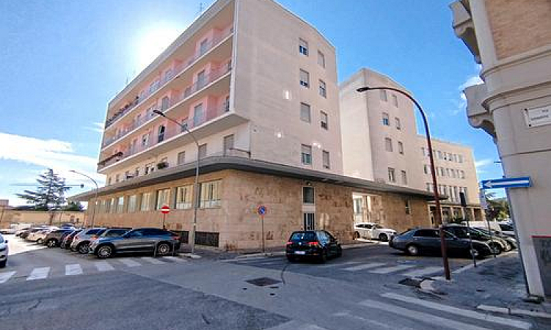 Via Umberto I-Ristru...