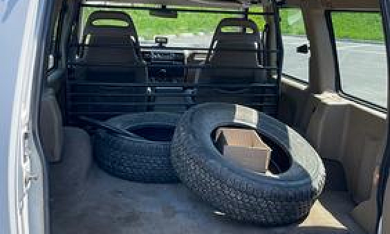 Land Rover Discovery...
