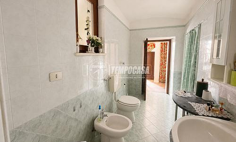 Porzione Di Casa Con...