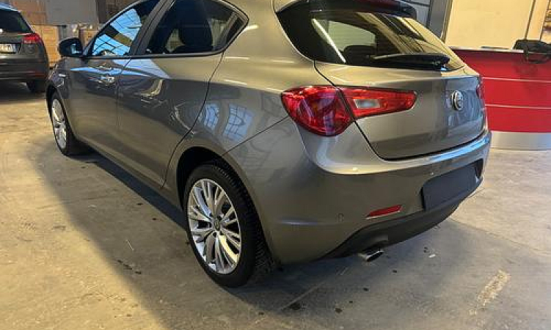 Alfa Romeo Giulietta...