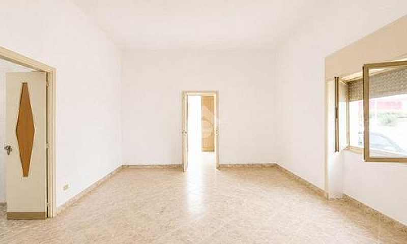 4 Locali A Monteroni...