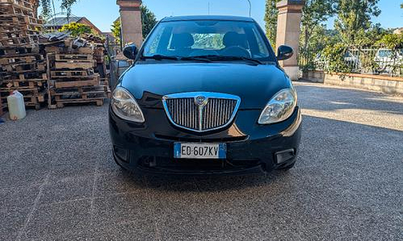 Lancia Ypsilon ...