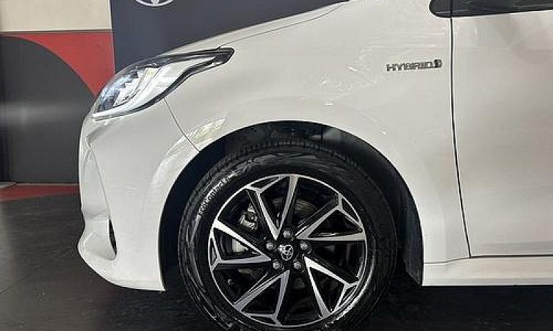 Toyota Yaris 1.5 Hyb...