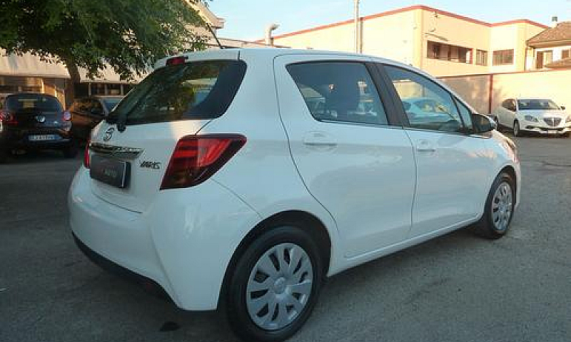 Toyota Yaris 1.0 5 P...