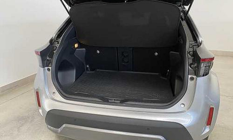 Toyota Yaris Cross 1...