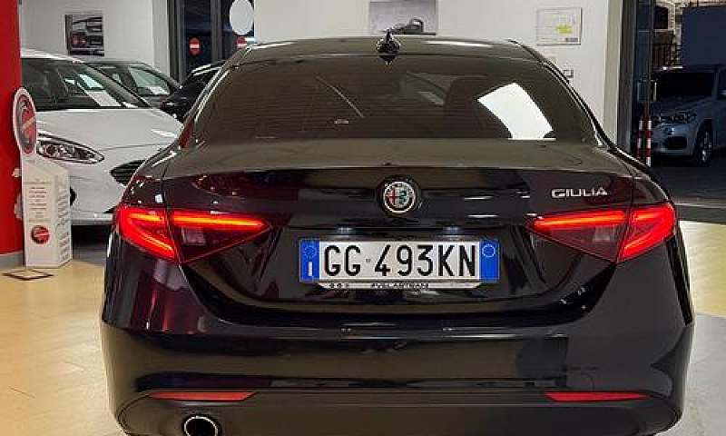 Alfa Romeo Giulia 2....