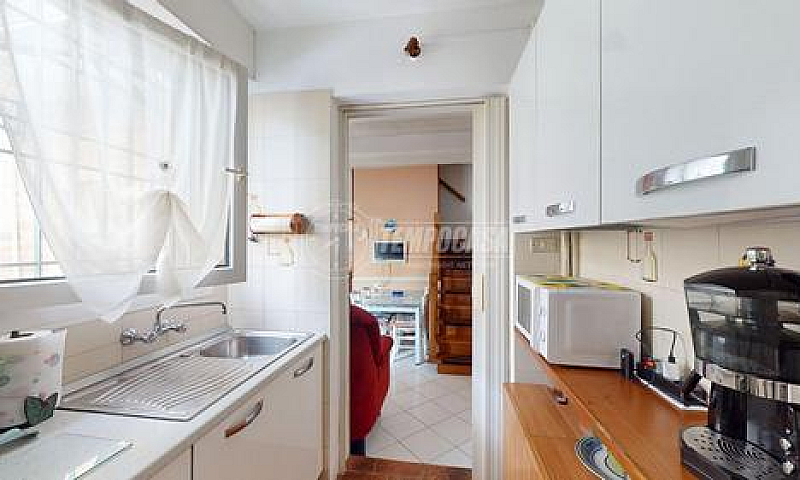 Porzione Di Casa Con...