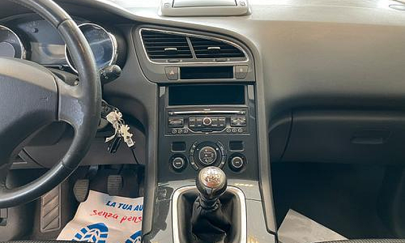 Peugeot 5008 1.6 Hdi...