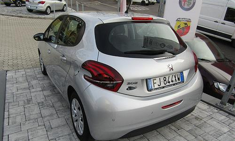 Peugeot 208 1.6 Hdi ...