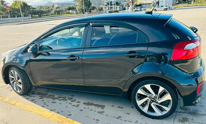 Kia Rio 1,4Cc 90Cv...