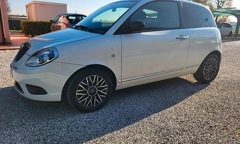 Lancia Ypsilon 1.2 6...