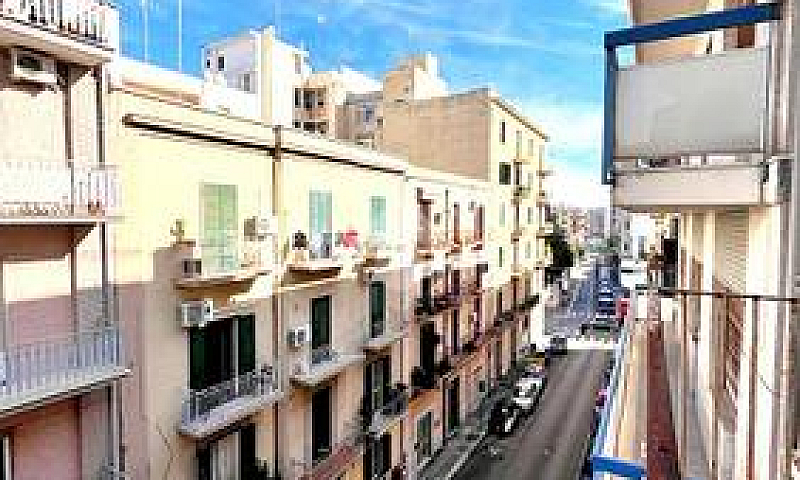 3 Locali A Bari...