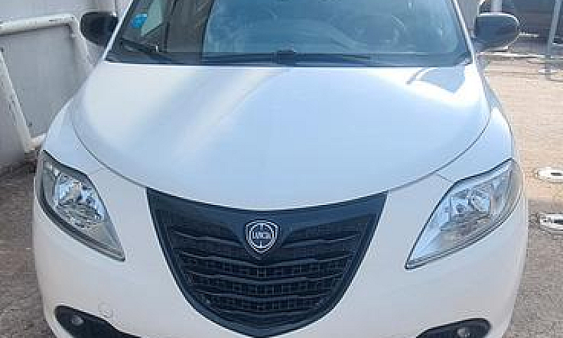 Lancia Ypsilon 1.2 6...