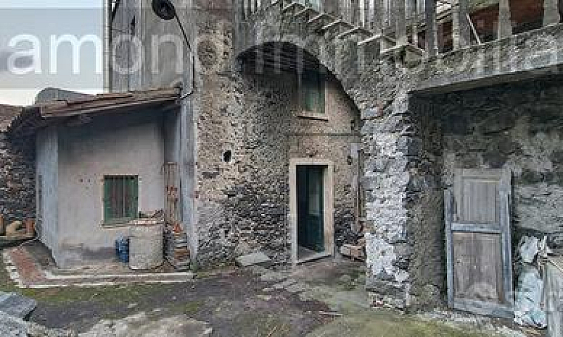 Palazzo Storico A Li...