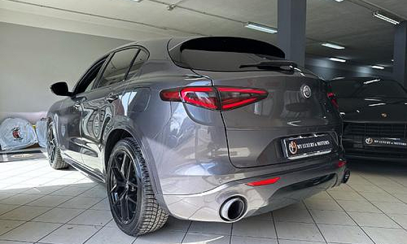 Alfa Romeo Stelvio 2...